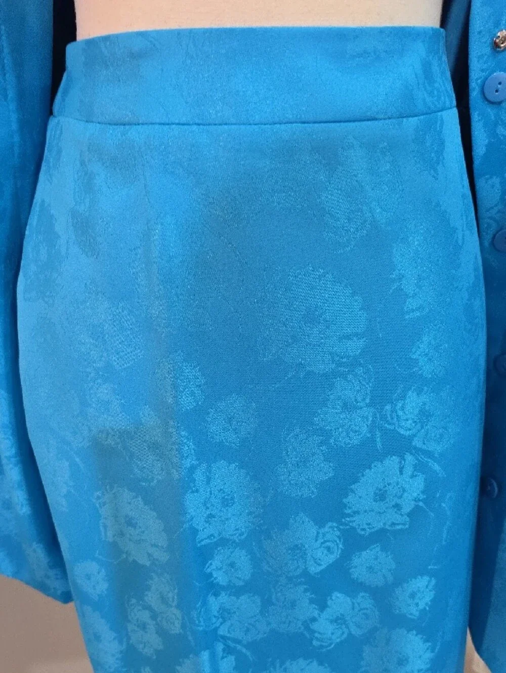 Vintage 2-Piece Skirt Suit Set –  Vibrant Blue Floral Jacquard Weave - Size 24W